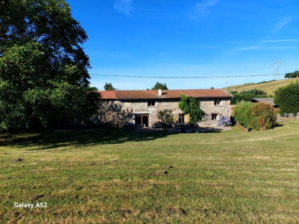 A la foto es mostra l'objecte Les coqs de Mirebois ,Maison de campagne de 200 M2 pour 10 Personnes situat a la ciutat de Flachères.