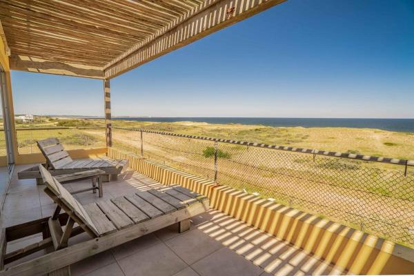 hermosa casa sobre el mar y al único bosque psamófilo costero