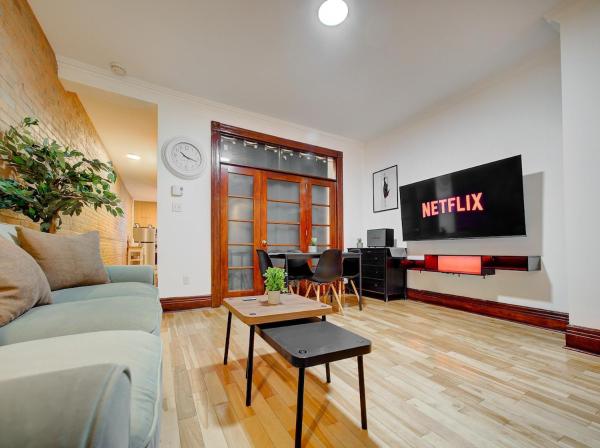 Great 3B unit on Saint-Urbain, Montreal