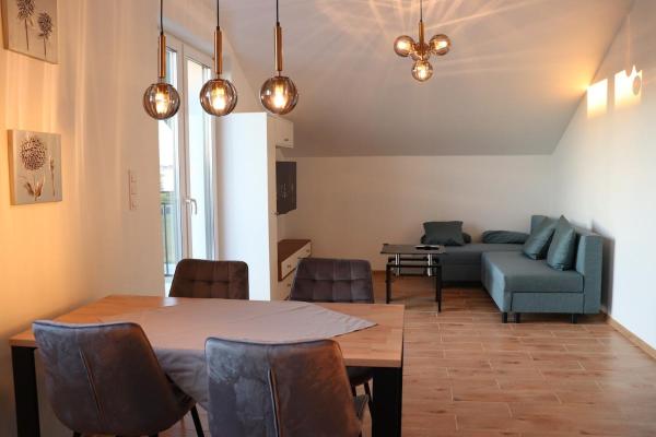 Na zdjęciu widoczny jest obiekt przytulny apartament położony w mieście Biały Bór.