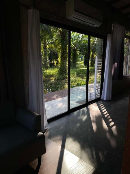 På billedet ses objektet Onlyfan hostel beliggende i byen Chumphon.
