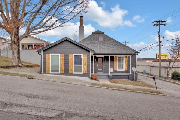 La photo montre l'objet Lenoir City Cottage - Remodeled - Close to Lake situé dans la ville de Greenback.