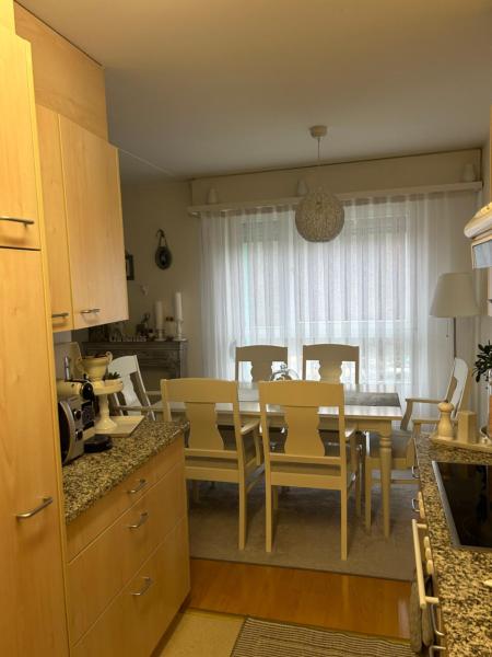 Kuvassa näkyy kohde 3 und halb Zimmer Wohnung 10 Minute zum ESC, joka sijaitsee kaupungissa Pratteln.