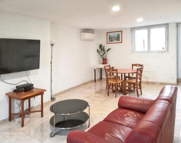 A la foto es mostra l'objecte Maison charmante à Crouy-sur-Ourcq avec jardin privé. situat a la ciutat de Vendrest.