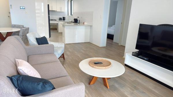 Kuvassa näkyy kohde Modern 2 Bedroom Apartment with Parking Central Parramatta, joka sijaitsee kaupungissa Parramatta.