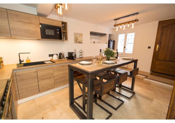 A la foto es mostra l'objecte Maison Collobrieres situat a la ciutat de Collobrières.