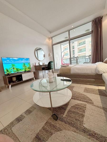 Φωτογραφία 2: Chic Studio in Dubai Marina
