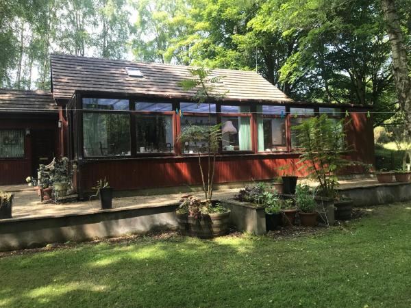A la foto es mostra l'objecte Pine Chalet situat a la ciutat de Allangrange Station.
