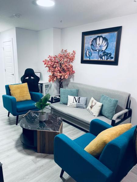 写真にはカルガリー市にあるModern 2 bedroom guest suiteが写っています。