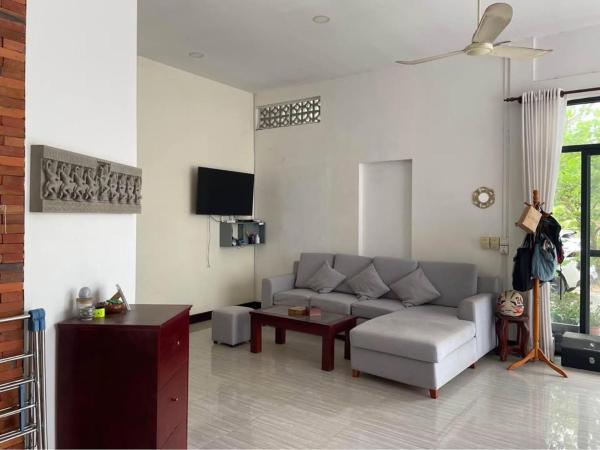 Private Room with in-suite Bathroom - Lovely House with Garden, Phumĭ Réach Born