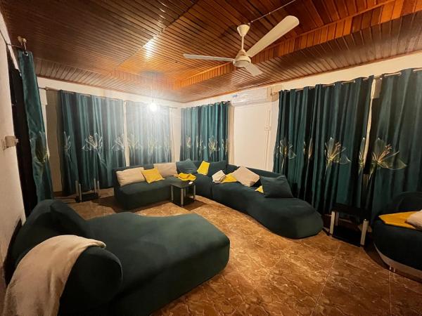 A la foto es mostra l'objecte 3 bedroom duplex situat a la ciutat de Accra.