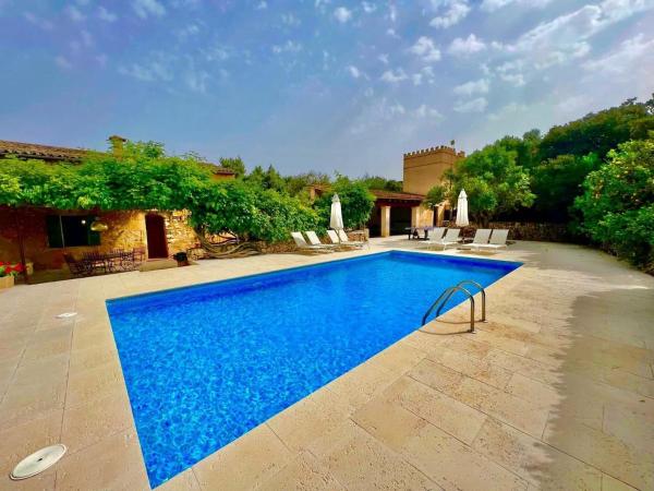 The photo shows the Villas2meet Conies Vell located in the city of Manacor.