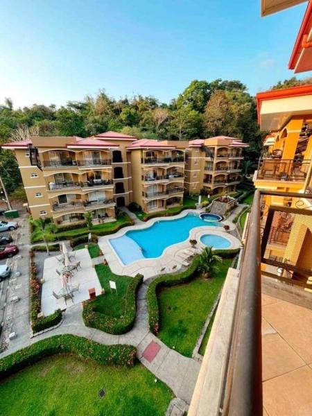 The photo shows the Pacific Sun Penthouse located in the city of La Mona.