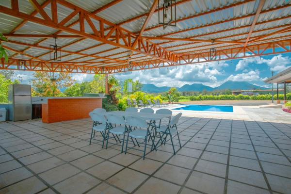 Na fotografii je vidět objekt Casa vacacional cerca de la Fortuna San Carlos nacházející se ve městě Tanque.