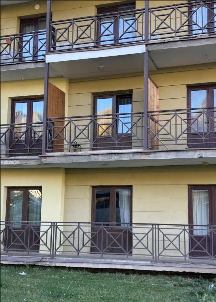 Στη φωτογραφία φαίνεται το αντικείμενο Hotel Meskheti Bakuriani που βρίσκεται στην πόλη Bakuriani.