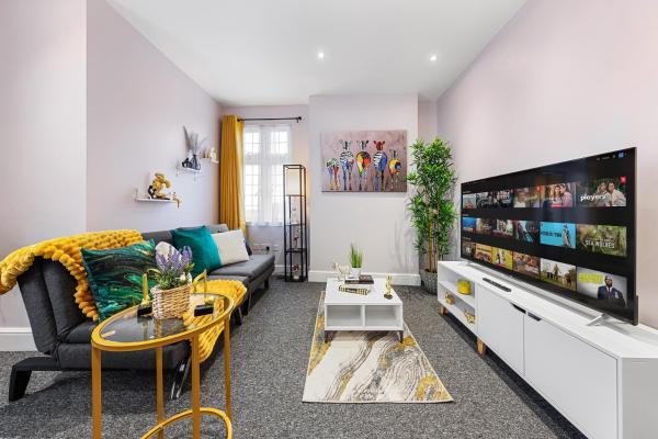 Spacious London 2-bed Flat With A King Bed-save On Long Stays-5 Separate Beds- Parking Available! - Barnet