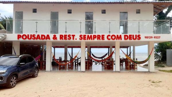 The photo shows the Pousada Sempre com Deus, 4 suítes com vista para a praia COP30 located in the city of Belém.