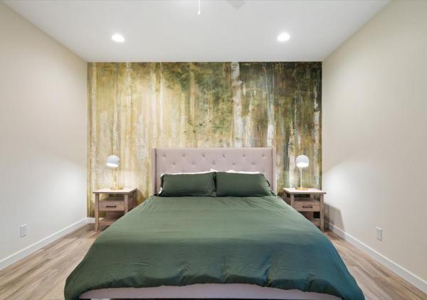 Fotografia 8: Fall at Golden Goose including King Bed, Parking, Security and Laundry