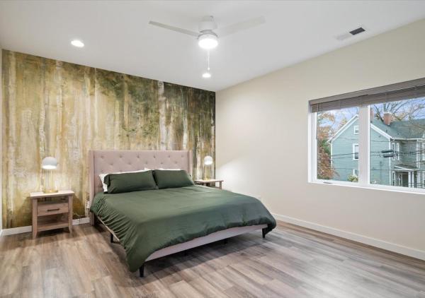 Fotografia 7: Fall at Golden Goose including King Bed, Parking, Security and Laundry