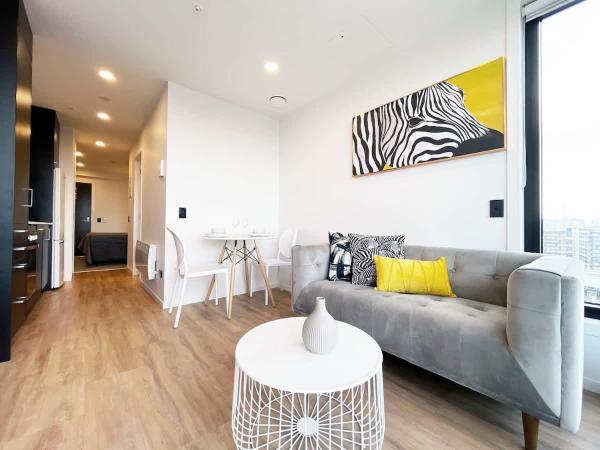 Stylish & Cozy 1 Bedroom Penthouse Apartment in CBD Near Skytower- Pool Gym Sauna, Auckland