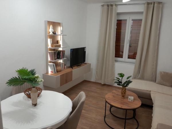 A la foto es mostra l'objecte Apartman Travunija situat a la ciutat de Trebinje.