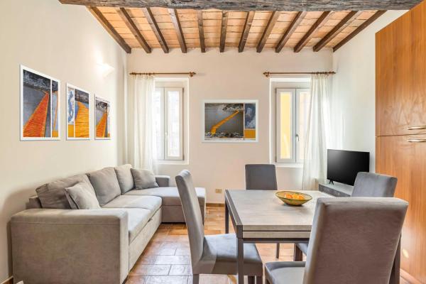 照片显示了位于Modena市的Modena Central and Bright Apartament x4物件。