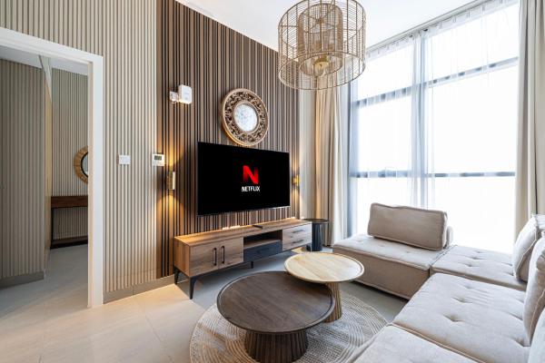 1BHK Sharjah Luxury Apartment - Designer Den