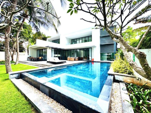Na zdjęciu widoczny jest obiekt VILLA 5 BED ROOMS SANCTUARY HỒ TRÀM ll Private Beach ll BBQ położony w mieście Xuyên Mộc.
