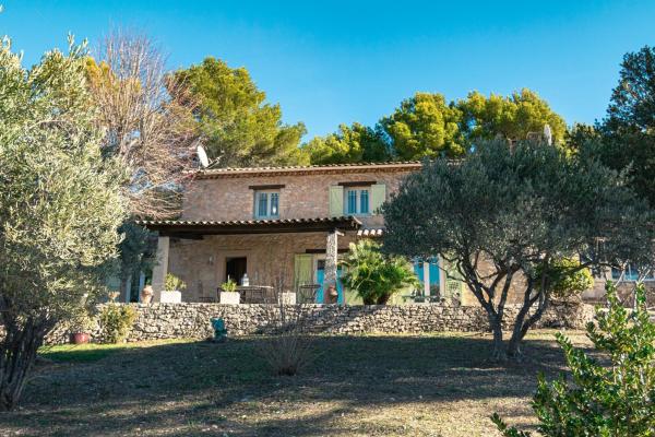 A la foto es mostra l'objecte Villa du Saignadou situat a la ciutat de Tourtour.