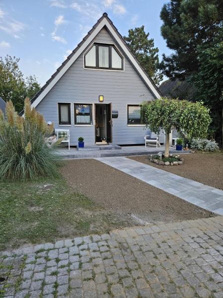 A la foto es mostra l'objecte Das NURDACH Haus situat a la ciutat de Teschendorf.