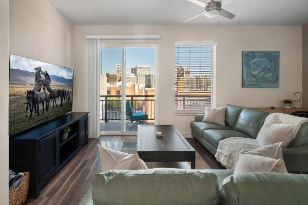 Foto 9: Convention Ctr - Stylish 2BD,2BA with Pool,Gym and Hot tub
