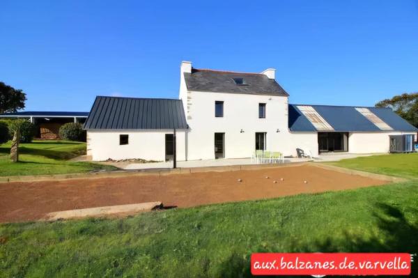 写真にはPloudaniel市にあるCharming cottage with boulodrome near Brestが写っています。