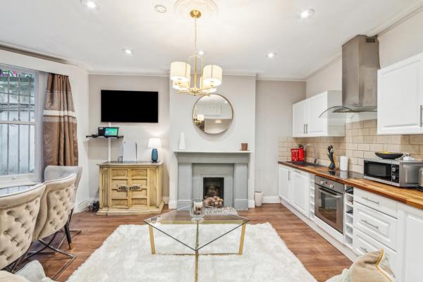 Stunning 2bed 2bath apt in Earls Court sleeps SIX, London