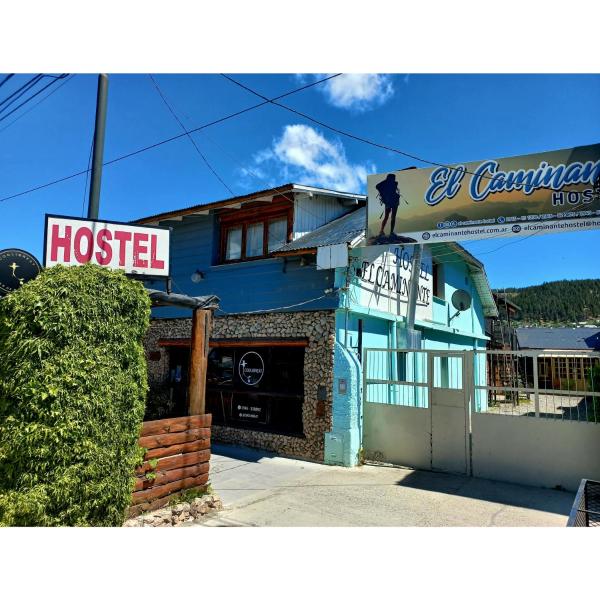 På billedet ses objektet El Caminante Hostel beliggende i byen Esquel.
