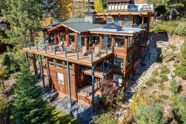 A la foto es mostra l'objecte Clouds Rest in Dollar Point By Tahoe Getaways - Lake views - Hot Tub & Game Room situat a la ciutat de Dollar Point.