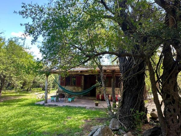 写真にはCharacate市にある2 Casas de Campo con bajada exclusiva al Rio Pinto en la Naturalezaが写っています。
