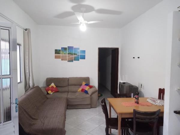 A la foto es mostra l'objecte Casa de veraneio em Mongaguá situat a la ciutat de Mongaguá.