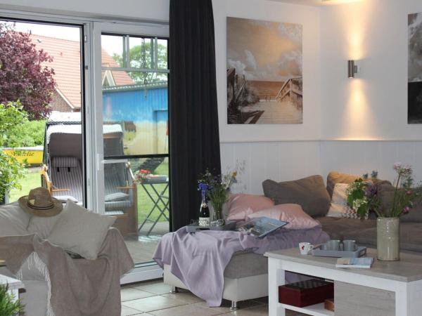 På billedet ses objektet Holiday home Haus Annelie beliggende i byen Burhave.