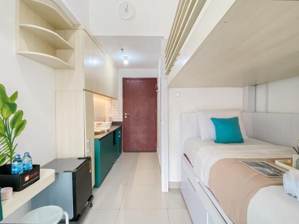 Auf dem Foto ist das Objekt Cozy and Good Studio Sayana Bekasi Apartment By Travelio in der Stadt Penggarutan zu sehen.