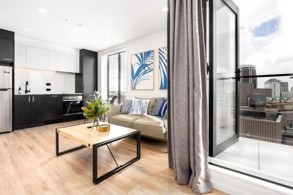 Kuva 7: Tree-Lined Studio on High Level with Skytower View