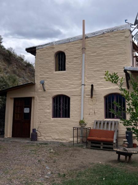 Na zdjęciu widoczny jest obiekt Cabaña casa en la montaña potrerillos położony w mieście Potrerillos.