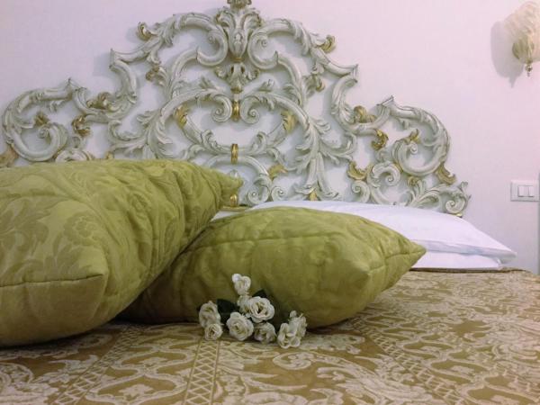 Residenza Due Torri check in presso HOTEL CENTRALE Vicolo Cattani 7, Болонья