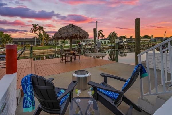 Foto 3: Gulf Access, Dock with Tiki, Heated Pool & Pool Table - Mango Paradise-Roelens