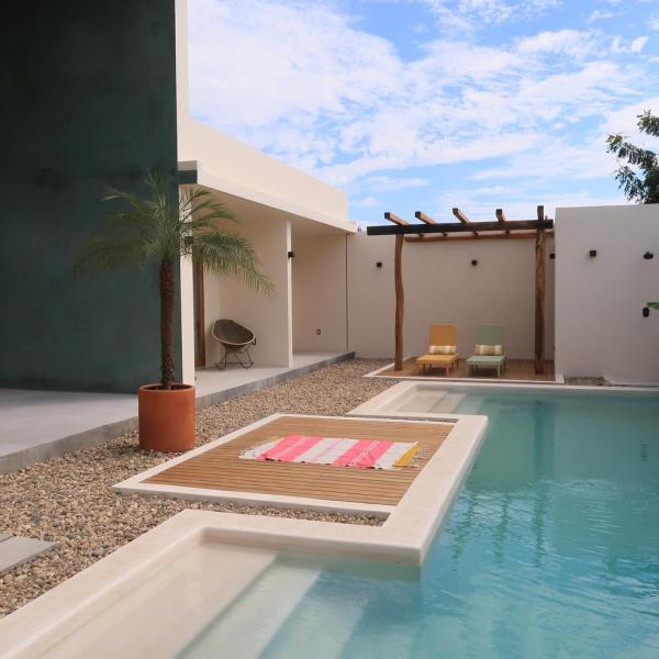 A la foto es mostra l'objecte Casa Amalia situat a la ciutat de Malucano.