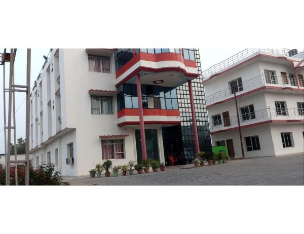 Na zdjęciu widoczny jest obiekt Hotel Sangam, Varanasi położony w mieście Chunār.