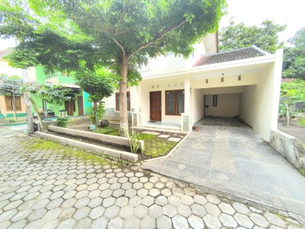 A la foto es mostra l'objecte De Monjali Homestay Jogja situat a la ciutat de Kejayan.