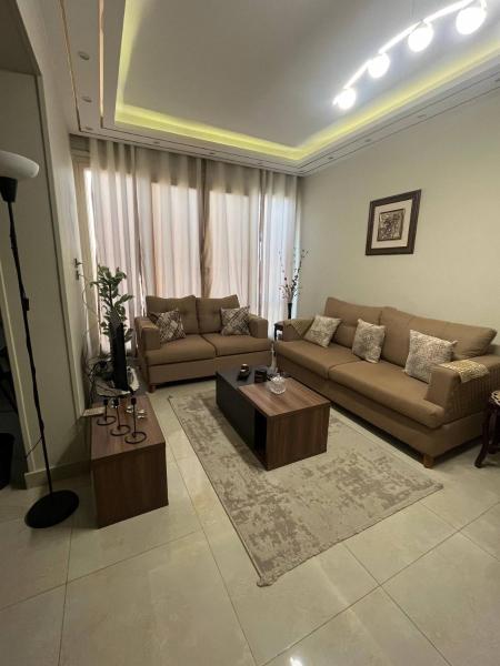 Cozy 2 Bed Rooms Apartment, 25 mins to the Airport, Kairo
