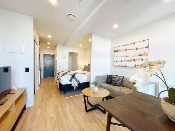Фотография 5: Chic & Comfy 1 Bed Studio vs Gym Pool & Sauna In CBD Near Skytower