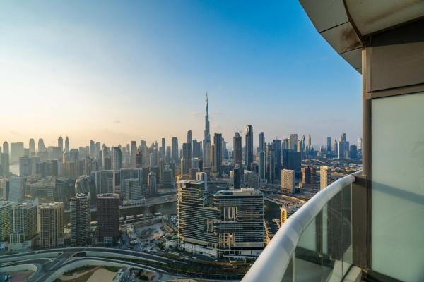 Na zdjęciu widoczny jest obiekt GuestReady - 3BR w/ Balcony & Burj Khalifa view położony w mieście Dubaj.
