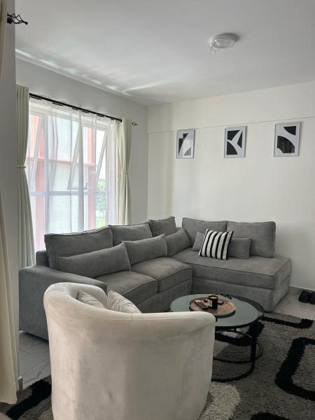 A la foto es mostra l'objecte Secret Serenity - Modern, Stylish & Comfy 1 Bedroom Apartment With Workspace, Secure Parking, CCTV, Swimming Pool, Gym, And City Views in Nairobi situat a la ciutat de Kanyore.